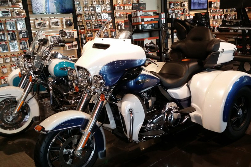 摩托車裝備實(shí)體店俱樂(lè)部裝修效果圖