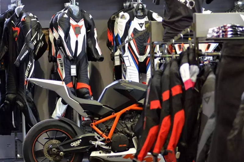 摩托車裝備實(shí)體店俱樂(lè)部裝修效果圖