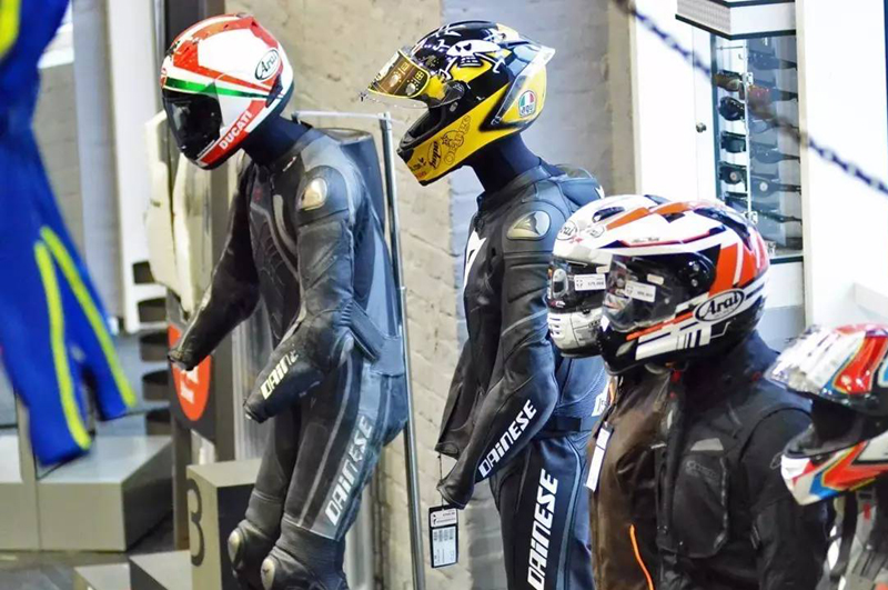 摩托車裝備實(shí)體店俱樂(lè)部裝修效果圖